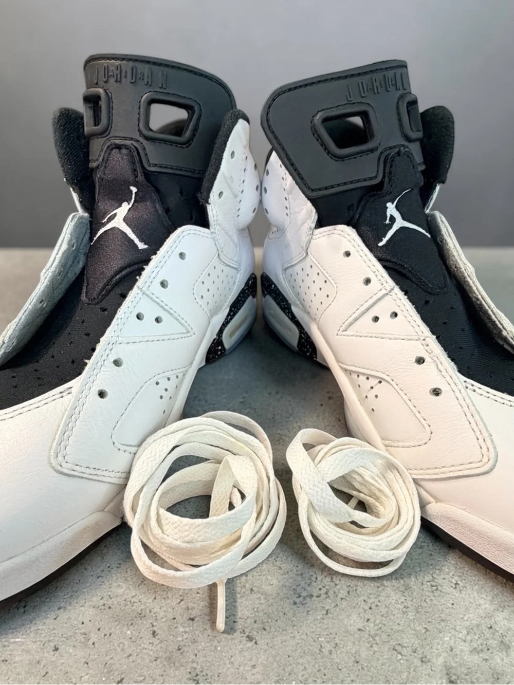Air Jordan Oreo White and Black Retro High-Top Sneakers size 8.5